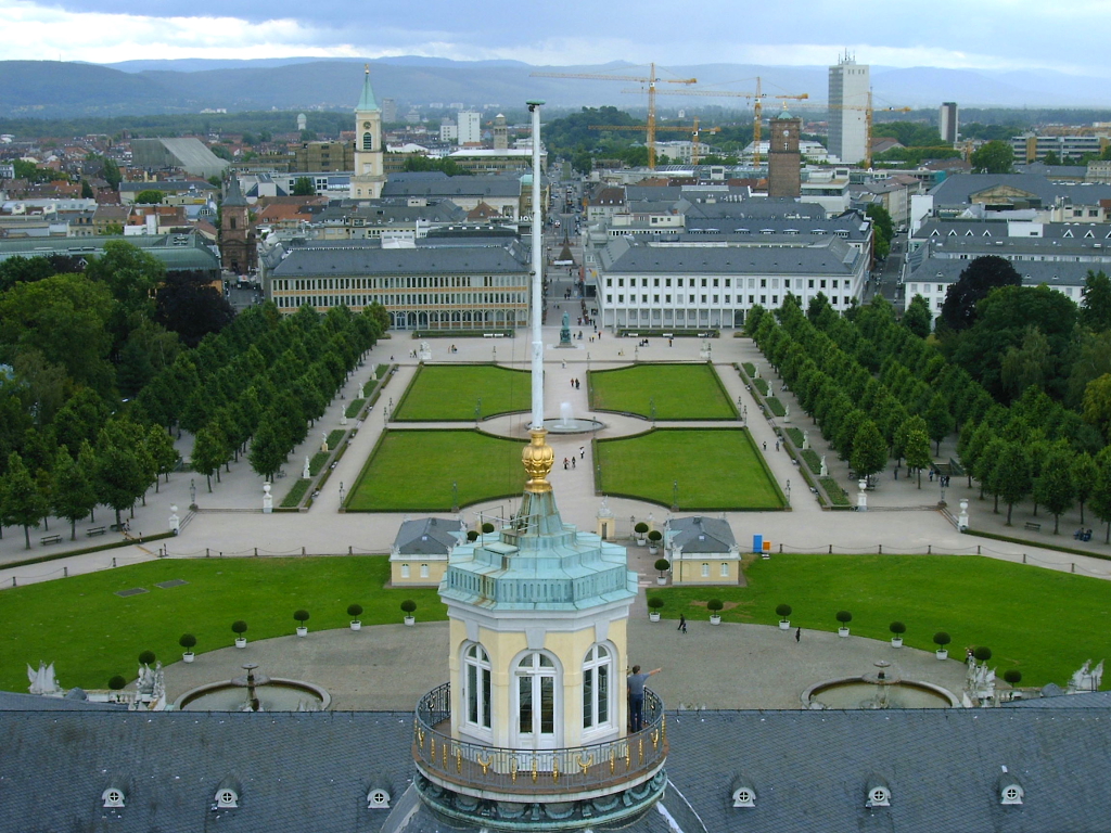 Blick vom Karlsruher Schloss auf Karlsruhe