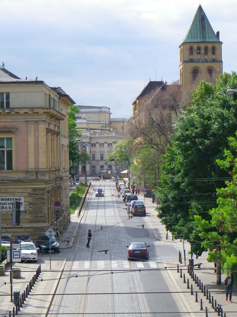 Blick von der Liebichshhe (Wzgrze Partyzantw/Partisanenhhe) auf die ul. Teatralna mit der 1897 erffneten Schwimmhalle mit Turm. Aufnahme vom Sommer 2012. Ganz hinten im Bild ist die Oper zu sehen.