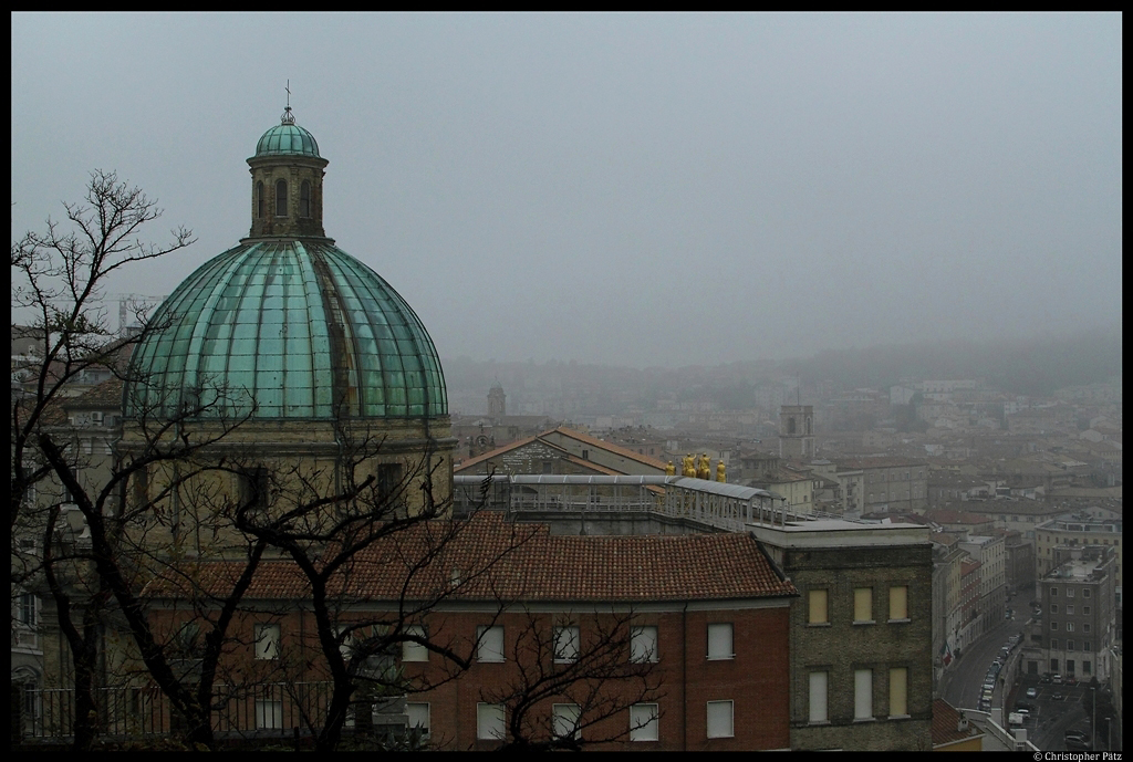 Blick vom Monte Guasco auf die Stadt Ancona. Links die Kuppel der Kirche Ss. Pellegrino e Teresa. (18.11.2012)