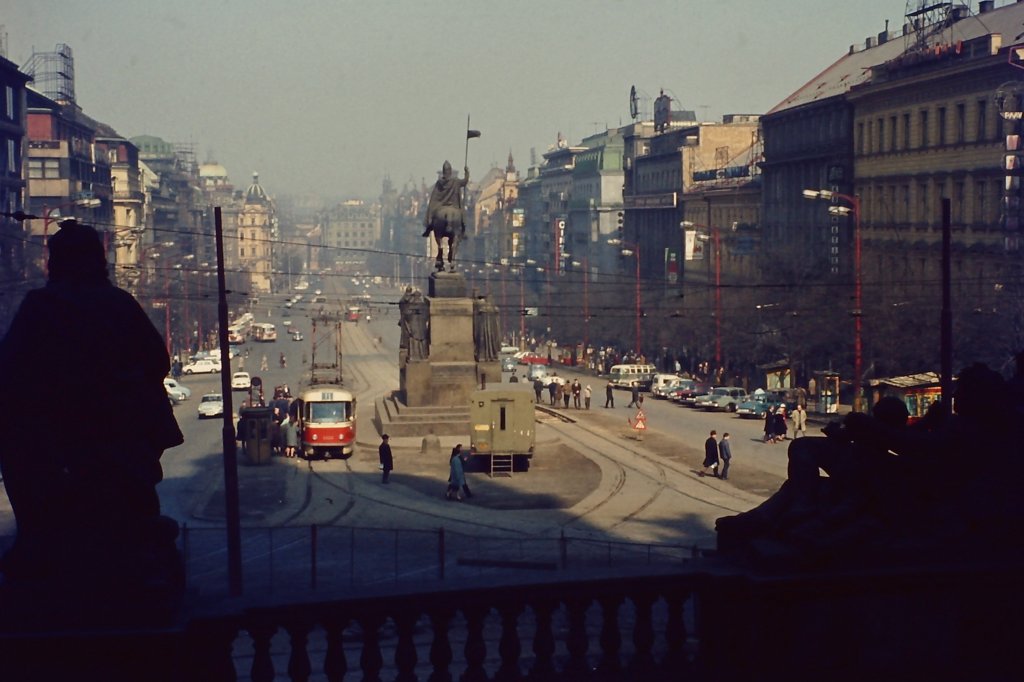 Blick vom Nationalmuseum auf den Wenzelsplatz in Prag.(April 1969)