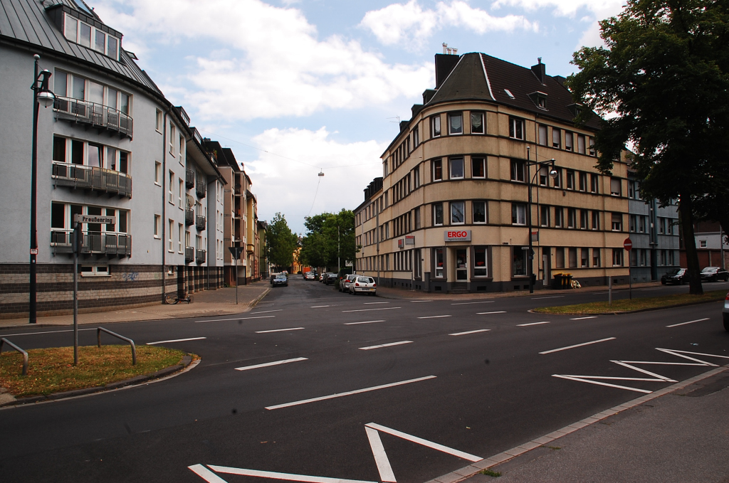 Blick vom Preussenring in die Hubertusstrae in Krefeld. 15.5.2011