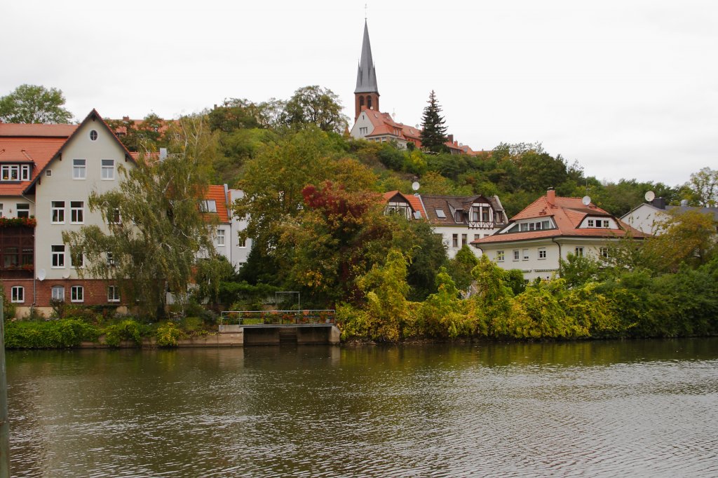 Blick  vom Rive-Ufer in Halle ber die Saale zum Hallenser Ortsteil Krllwitz. (Aufnahme vom 05.10.2011)