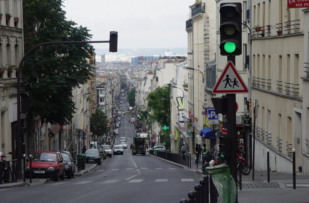 Blick von der Rue de Mnilmontant ber Paris und das Centre Pompidou. (19.07.2009)