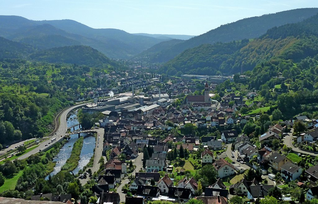 Blick vom Schlo Eberstein ins Murgtal auf den Gernsbacher Ortsteil Obertsrot, Sept.2011