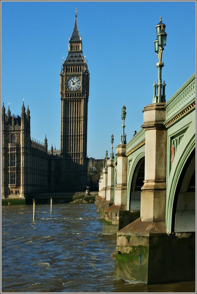 Blick vom Themse Ufer auf den Big Ben.
(14.11.2012)