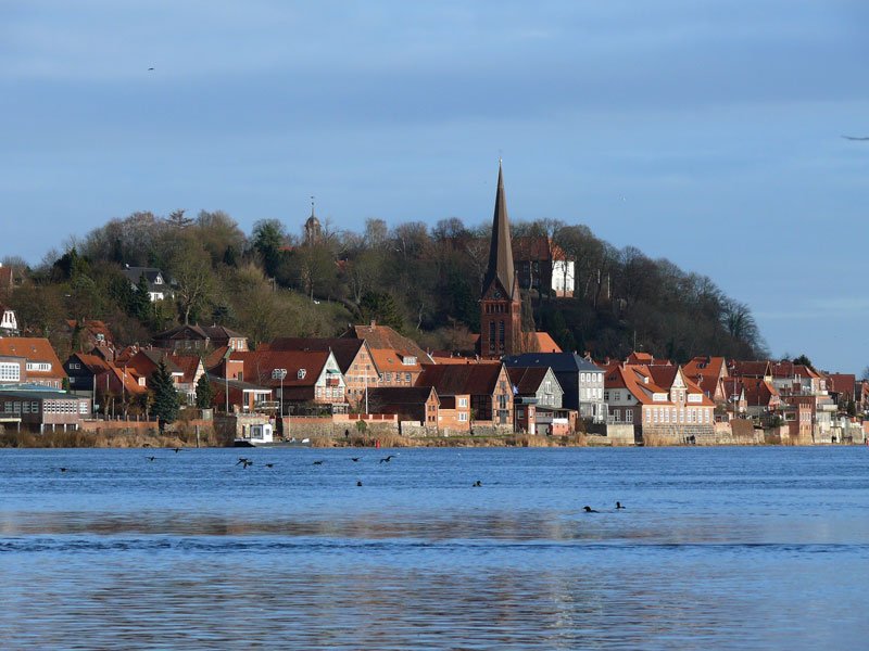 Blick ber die Elbe auf Lauenburg mit der Maria-Magdalenen-Kirche; 27.12.2009
