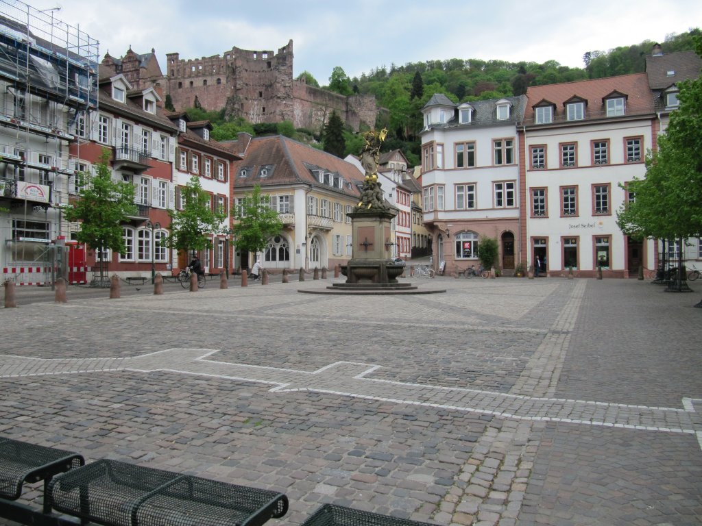 Blick ber den Kornmarkt zum Schlo Heidelberg am 15.04.2011