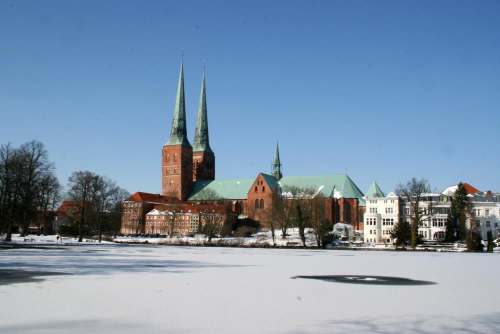 Blick ber den Mhlenteich zum Lbecker Dom, 15.03.2013