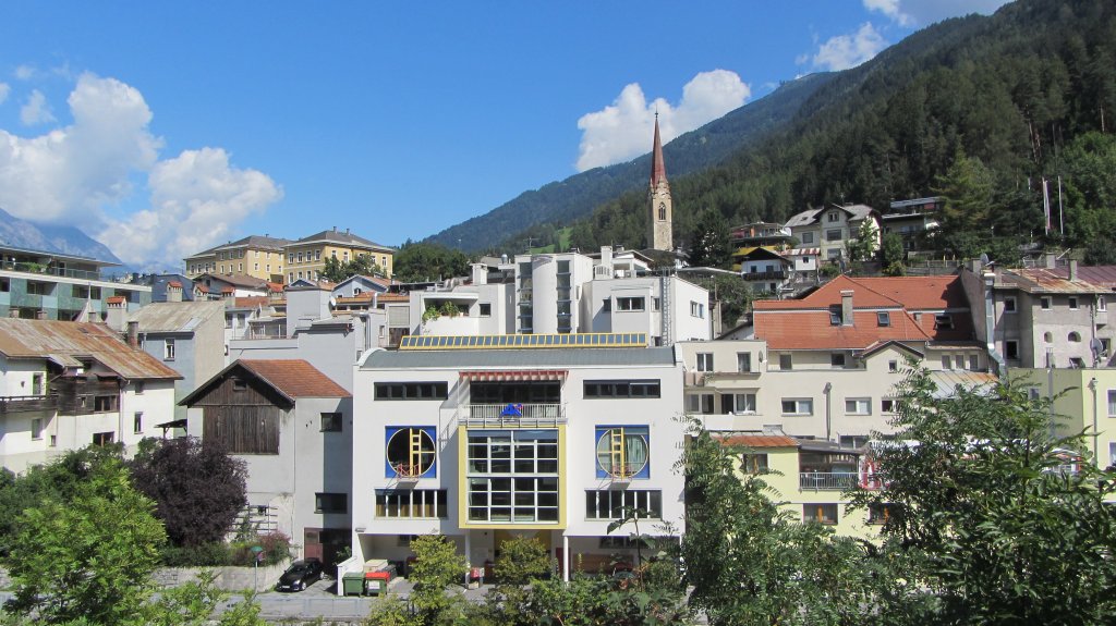Blick ber die Stadt Landeck im Tiroler Oberinntal am 6.9.2012.