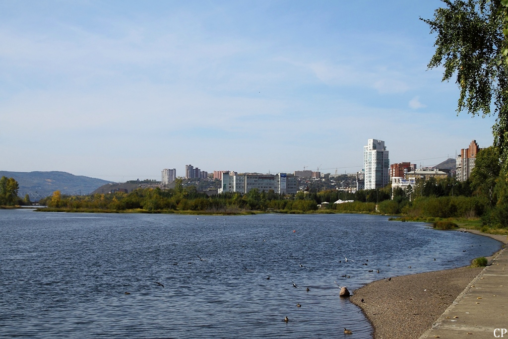 Blick vom Ufer des Jenissej auf die Stadt Krasnojarsk. (9.9.2011)