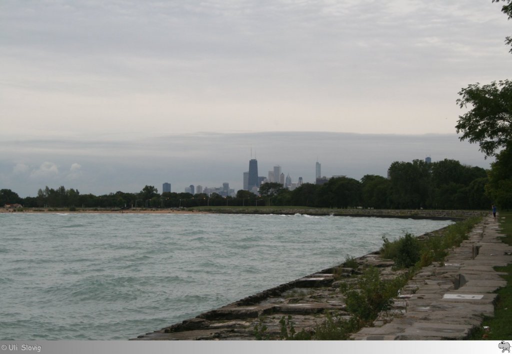 Blick vom Ufer des Michigan Lake auf die Wolkenkratzer Chicagos. Die Aufnahme entstand am 14. September 2011.