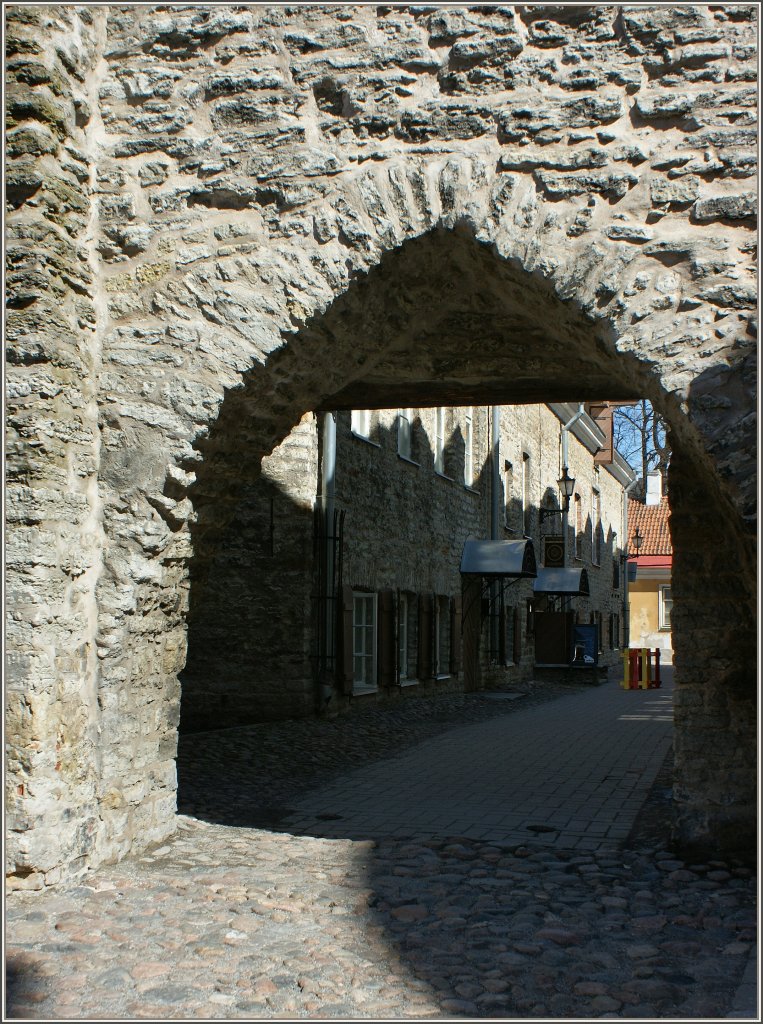 Blick in eine der vielen kleinen Gassen der Altstadt von Tallin.
(07.05.2012)