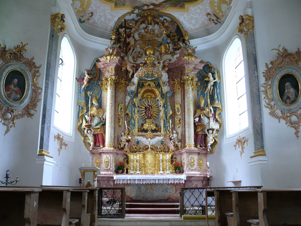 Blick zum Altar der auf einer Anhhe oberhalb vom Kloster Weltenburg gelegenen Frauenbergkapelle; 04.08.2010