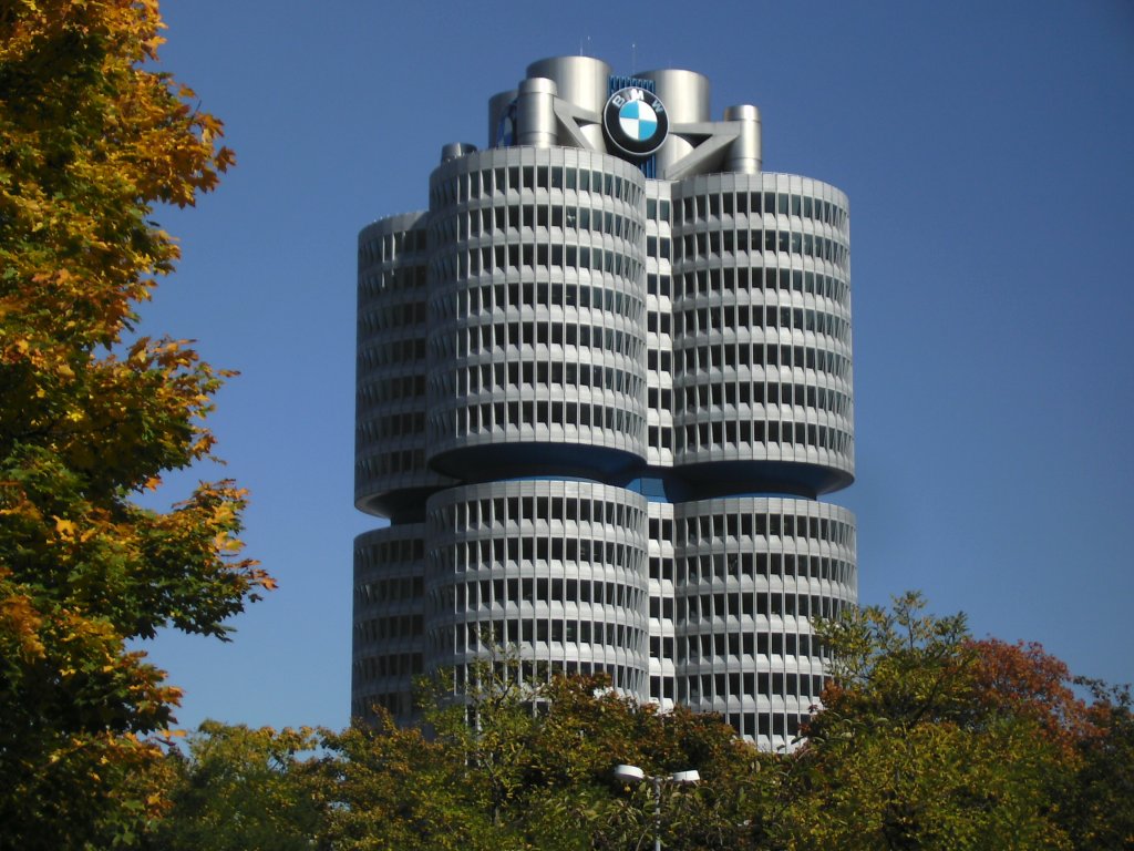 BMW Firmengebäude in München im Oktober 2010!