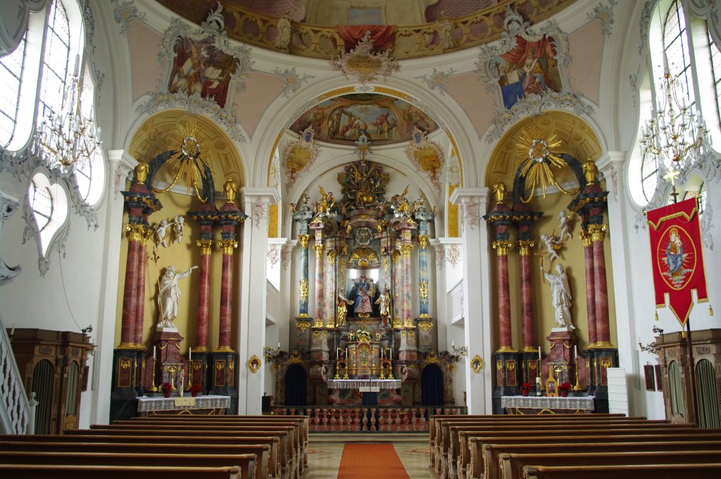 Bobingen, Chor und Altre der Wallfahrtskirche Unserer Lieben Frau, erbaut von 1748 
bis 1751 durch Vitus Felix Rigl, Klassizistische Seitenaltre und Rokokokanzel (10.07.2011)