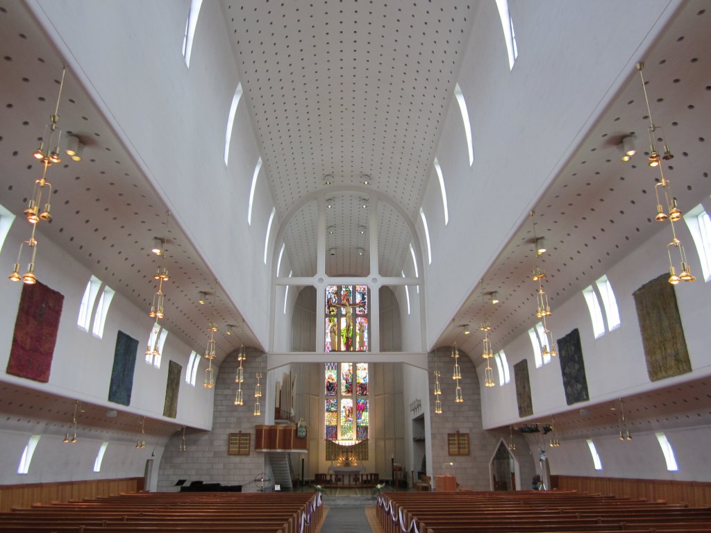 Bodo, Langschiff der Domkirche, Turm in der Kirche mit 3 Glocken (29.06.2013)