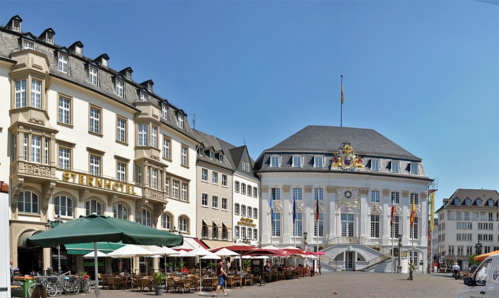 Bonn - Altes Rathaus am Marktplatz und links das Sternhotel - 08.07.2013