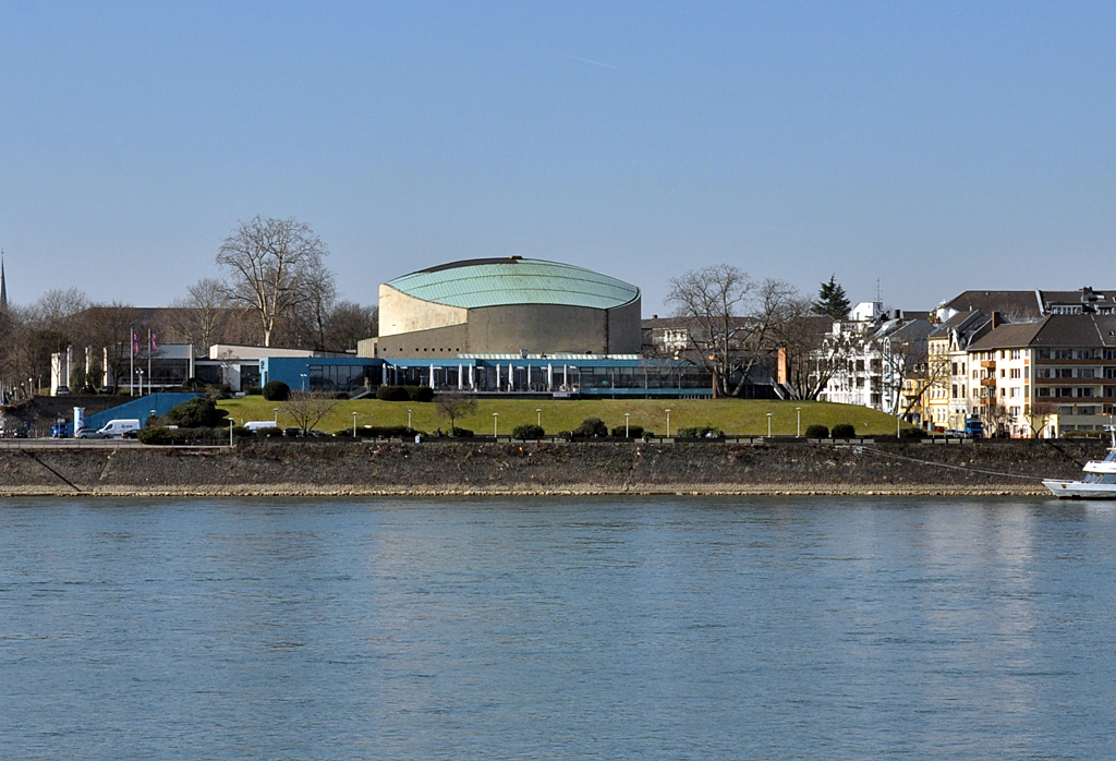 Bonn -  Beethovenhalle , aufgenommen von Beuel - 04.03.2013