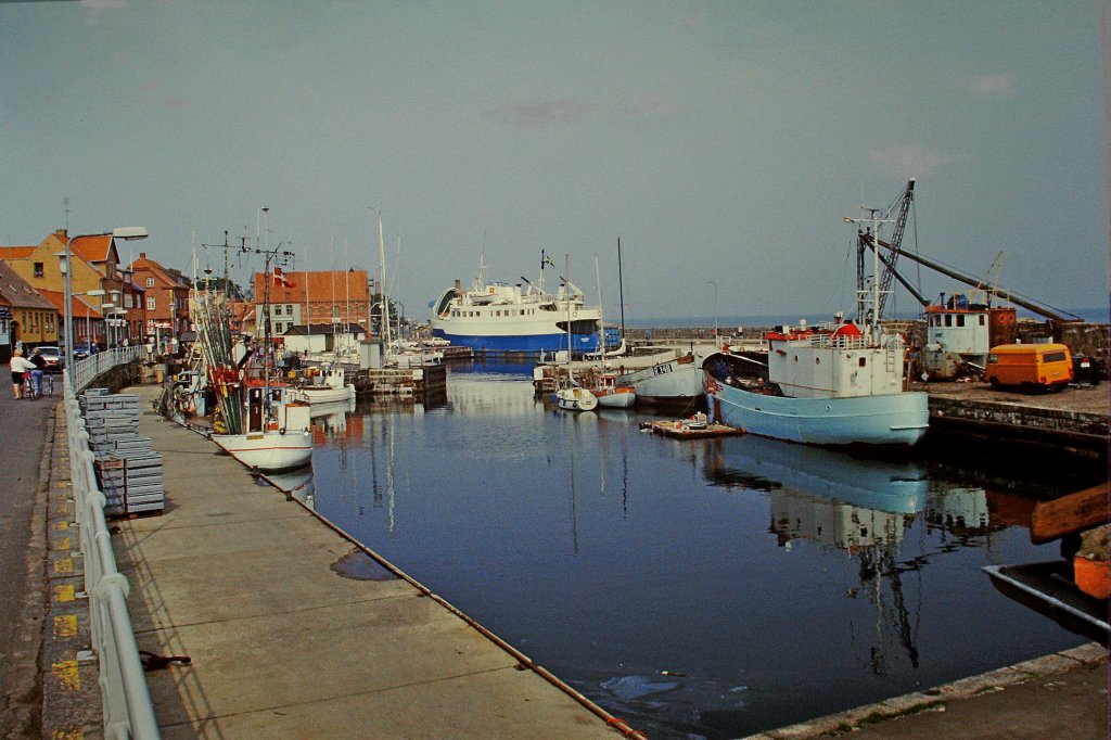 Bornholm, der Hafen von Allinge-Sandvig im Aug.1985, Scan vom Dia, Jan.2011