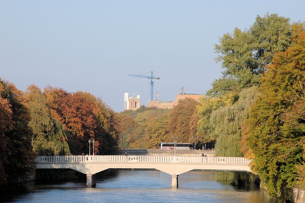 Boschbrcke mit Blick auf das Maximilianeum, dem Sitz des bayr. Landtages (11/2007) Mnchen-Au