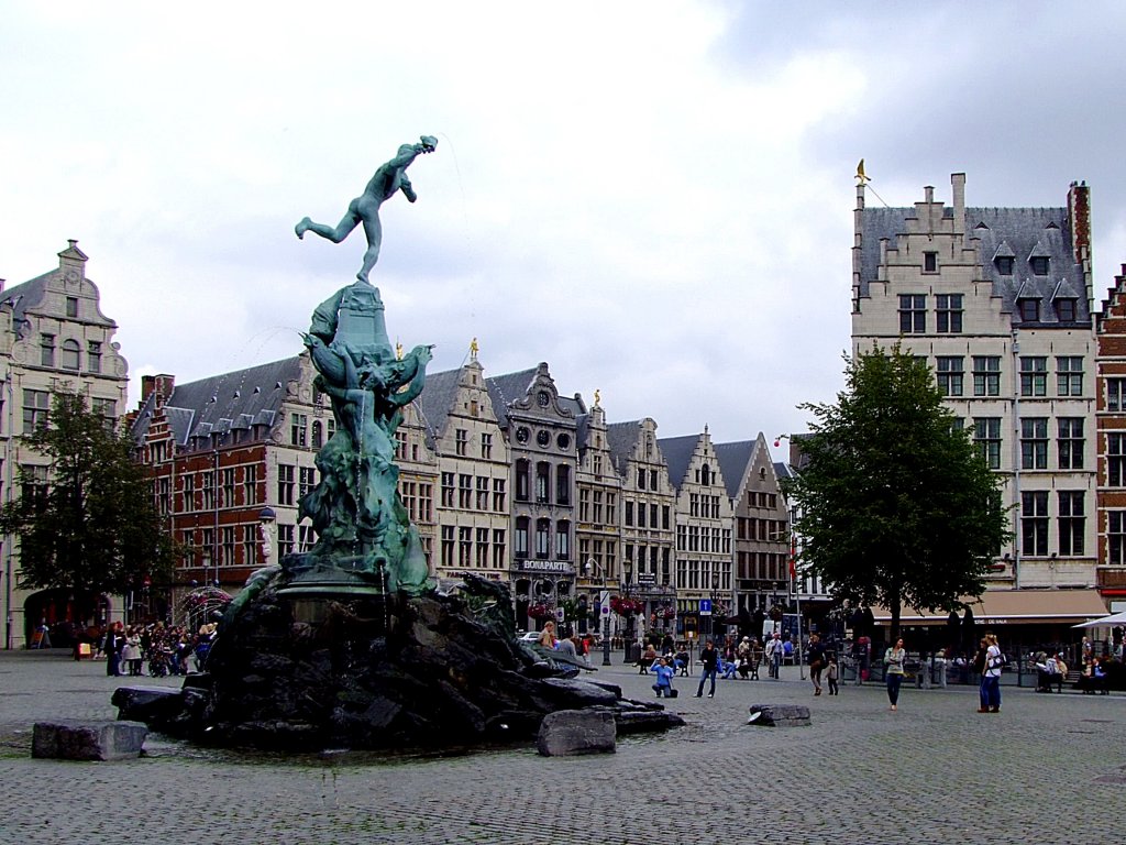 Brabobrunnen, am Grote Markt in Antwerpen; wurde 1887 vom Bildhauer Jef Lambeaux geschaffen;110831