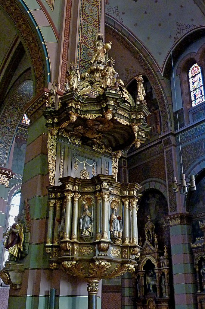 Brunlingen, die reich verziehrte Kanzel in der Stadtkirche, Sept.2011