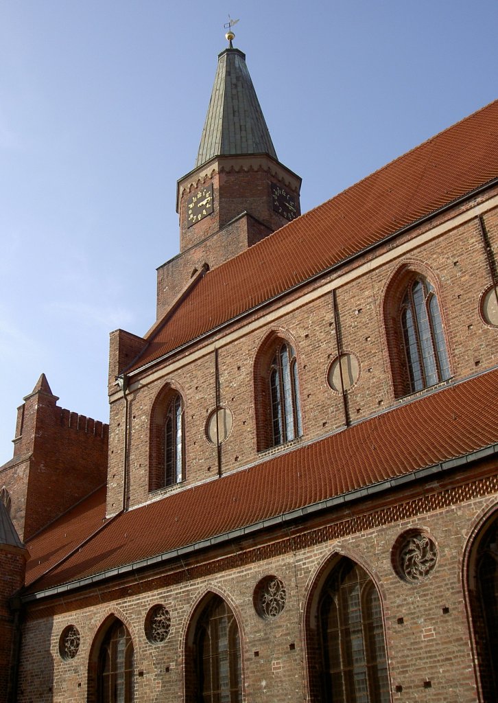 Brandenburg, Dom St. Peter und Paul, erbaut ab 1165, erster vollstndig unverblendeten Backsteinbau in der Mark Brandenburg (16.03.2012)