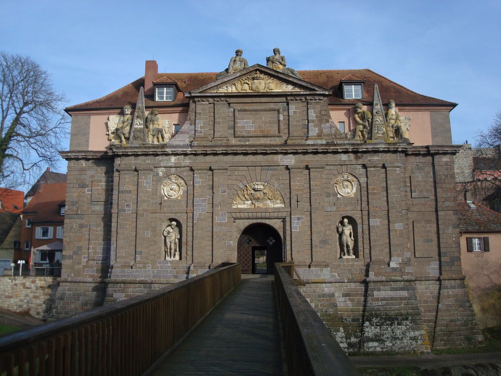Breisach am Rhein,
Rheintor,ein barockes Festungstor, ca.1678 erbaut,
genutzt u.a. als Kaserne, Spital, Armenhaus,
ab 1991 Museum fr Stadtgeschichte,
Feb.2010