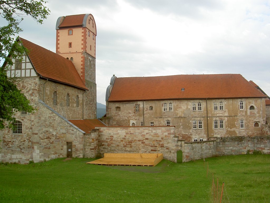 Breitungen/Werra, Schloss und romanische Klosterkirche, erbaut 1112, Schloss erbaut im 16. Jahrhundert durch Graf Poppo XII. (16.06.2012)