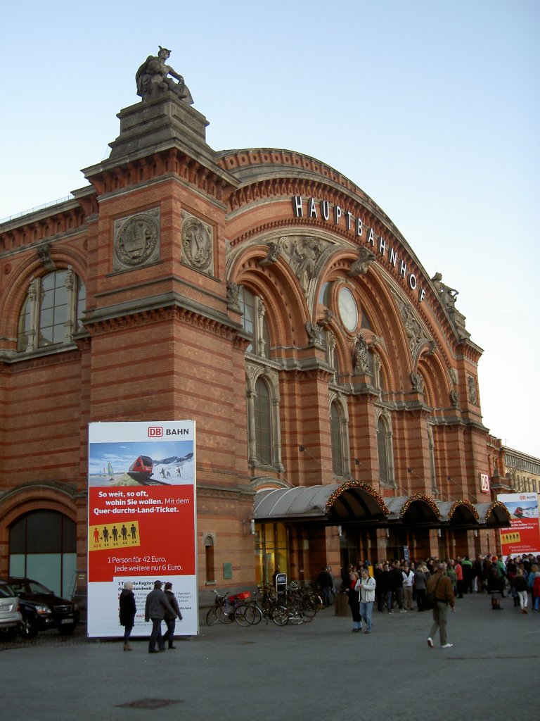 Bremen, Hauptbahnhof, erbaut von 1885 bis 1889 durch Architekt Hubert Stier 
(10.12.2011)