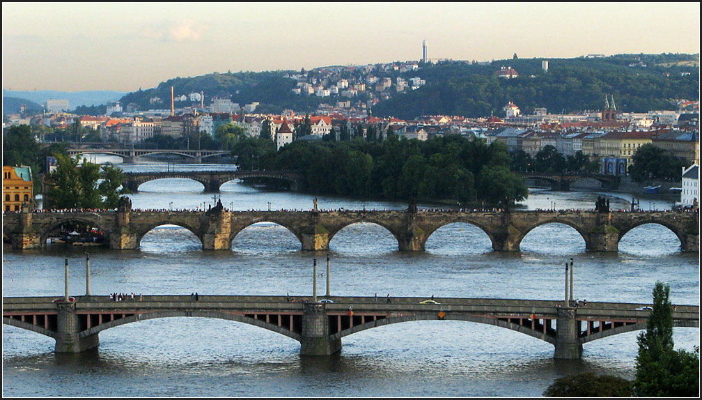 Brcken in Prag: Vorne die Mnesuv most, dann die Karlsbrcke, dahinter most Logi und  Jirskuv most. 09.08.2010 (Jonas)