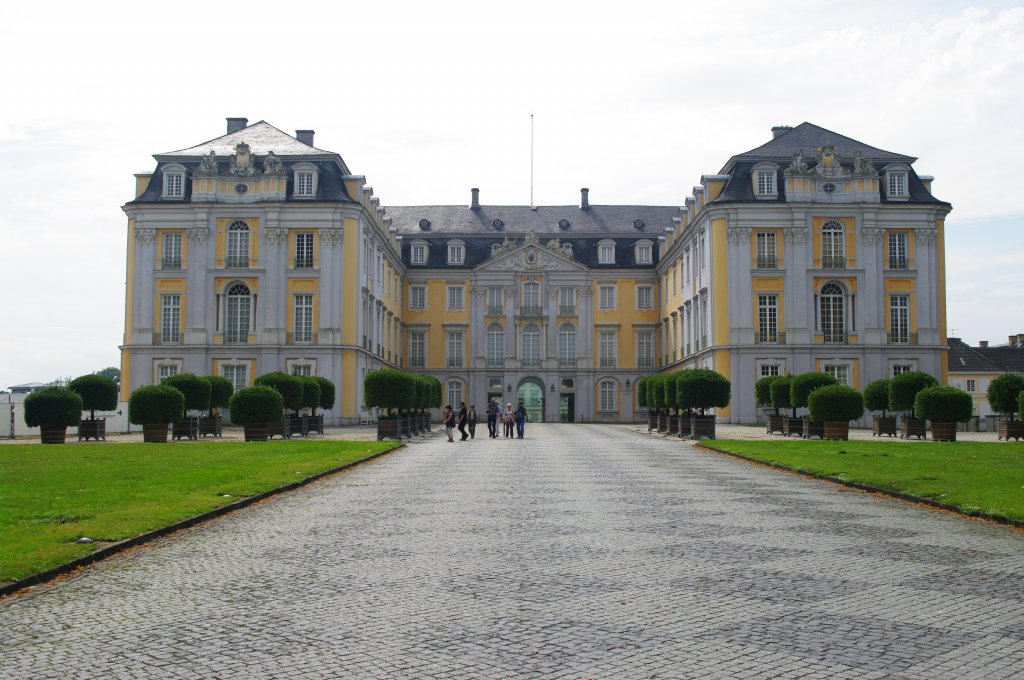 Brhl, Schloss Augustusburg, erbaut ab 1725 durch den Klner Erzbischof 
Clemens August I von Bayern (05.08.2011)