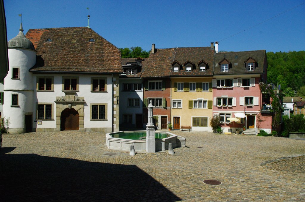 Brugg, Hofstatt Platz, Malerischer Platz im stl. Quartier mit Heimatmuseum, 
Kanton Aargau (19.04.2011)