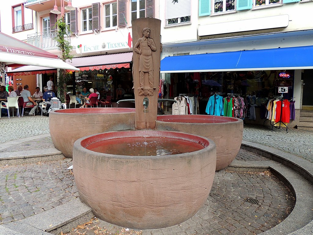 Brunnen am Marktplatz in Rdesheim; 120829