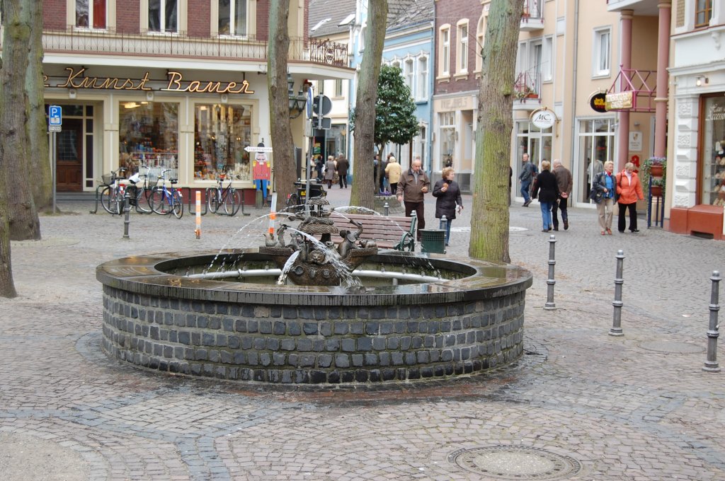 Brunnen in Kevelaer Kapellenplatz am 13.4.2008.