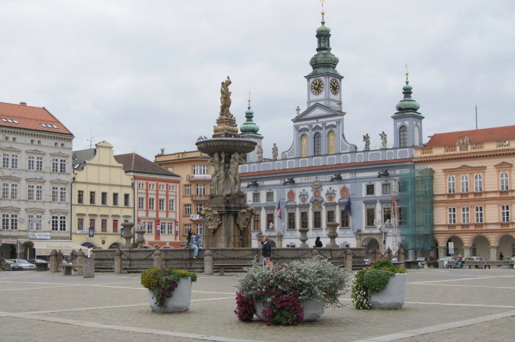 Budweis CZ Premysl-Ottokar II. Platz im Hintergrund das historische Rathaus der Stadt. 26.10.12