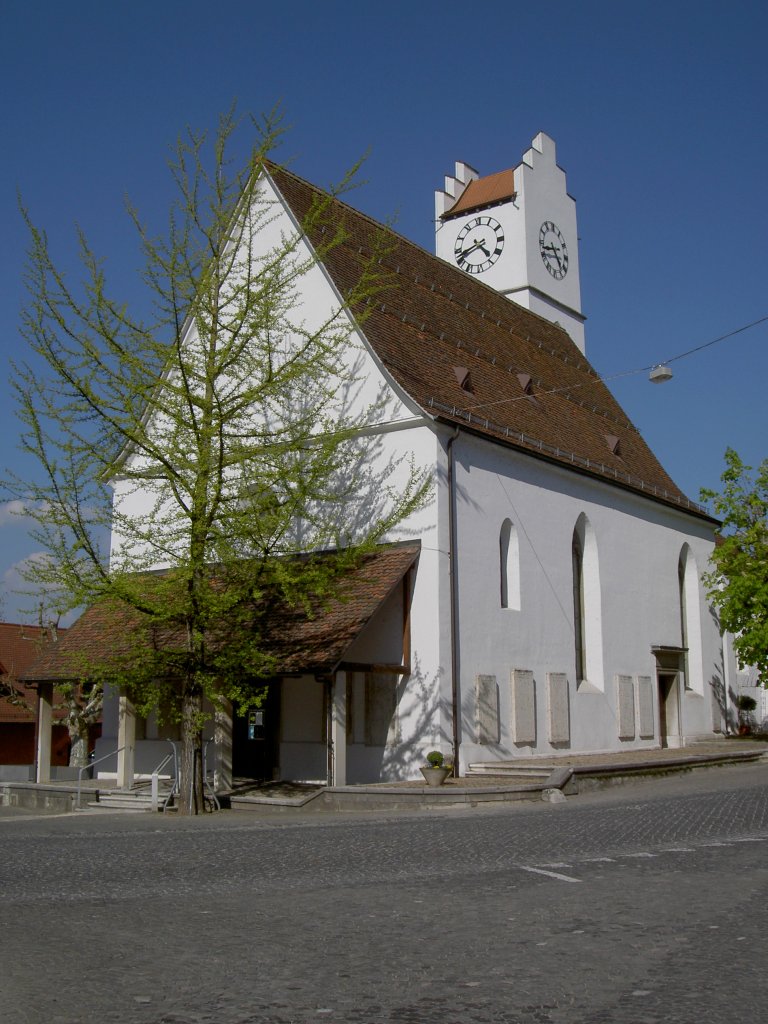 Bren a. d. Aare, Ref. Kirche, erbaut Ende des 13. Jahrhunderts, sptgotisches 
Langhaus erbaut 1510, Kanton Bern (18.04.2011)