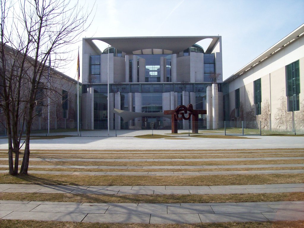 Bundeskanzleramt, im nordwestlichen Teil des Spreebogens, 1997-2001 erbaut, im Volksmund  Waschmaschine  genannt (18.03.2010)