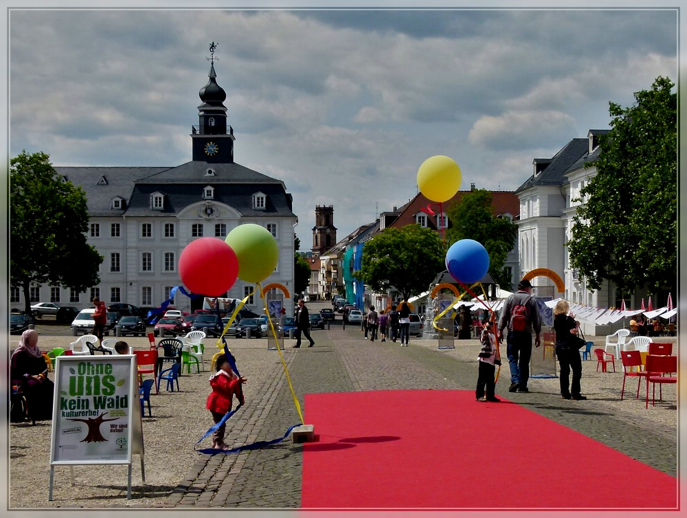 Bunte Ballons am Schloplatz in Saarbrcken. 28.05.2011 (Jeanny)