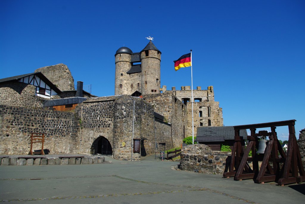 Burg Greifenstein ber dem Dilltal, erbaut im 14. und 15. Jahrhundert von den 
Solmser Grafen (30.05.2009)