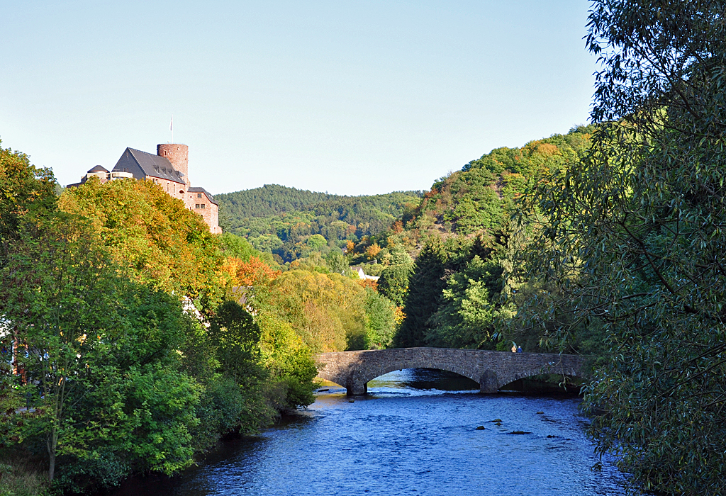 Burg Hengenbach, Steinbrcke ber die Rur in Heimbach - 24.09.2011