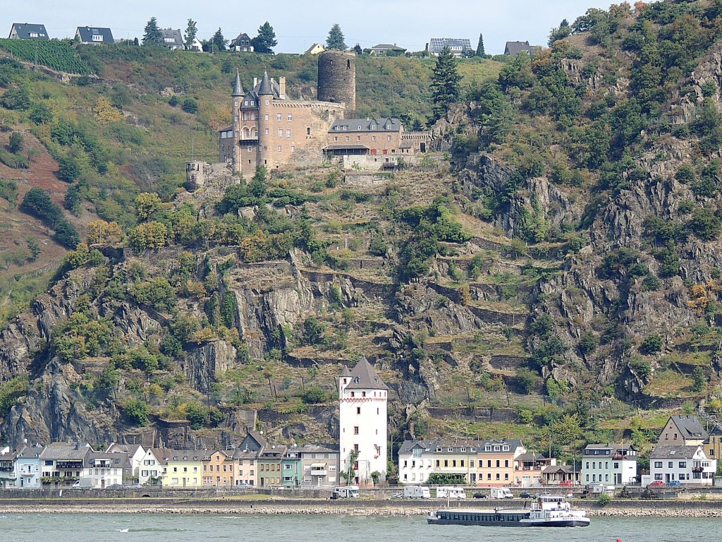 Burg-KATZ, wurde im Zeitraum von 13601371 von den Grafen von Katzenelnbogen erbaut, und thront ber der Loreleystadt St.Goarshausen; 120829