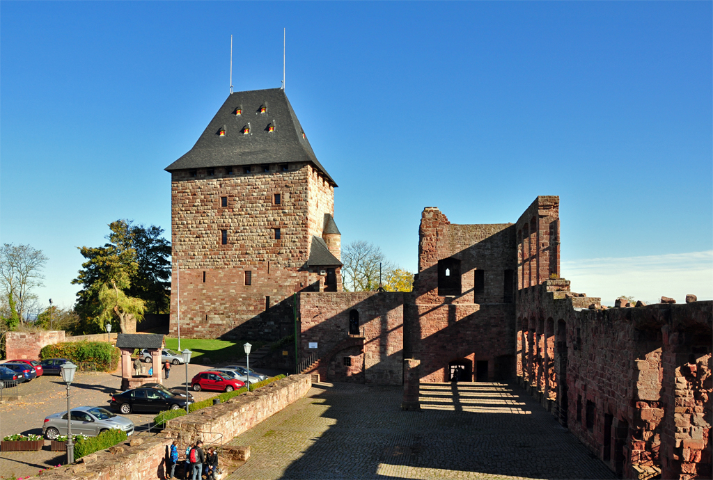 Burg Nideggen, Blick in den Innenhof - 27.10.2012