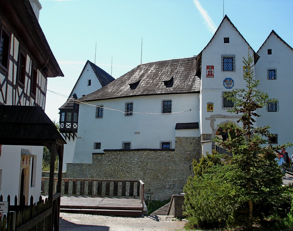 Burg Seeberg (Hrad Ostroh) im Egerland, die Burg wurde um 1200 erbaut, nach der Restaurierung 1990 für Besucher zugänglich, beherbergt ein Museum und ein Restaurant, Mai 2007