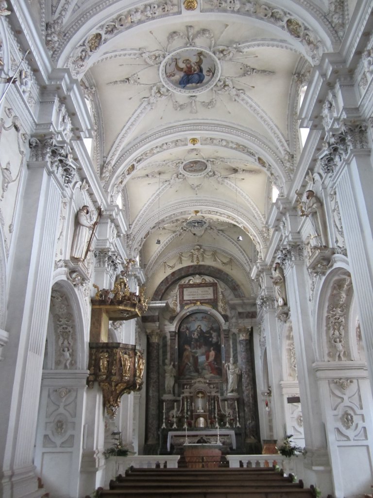 Burgeis, Stiftskirche Marienberg, dreischiffige Pfeilerbasilika, von 1642 bis 1647 
barockisiert (04.08.2012)