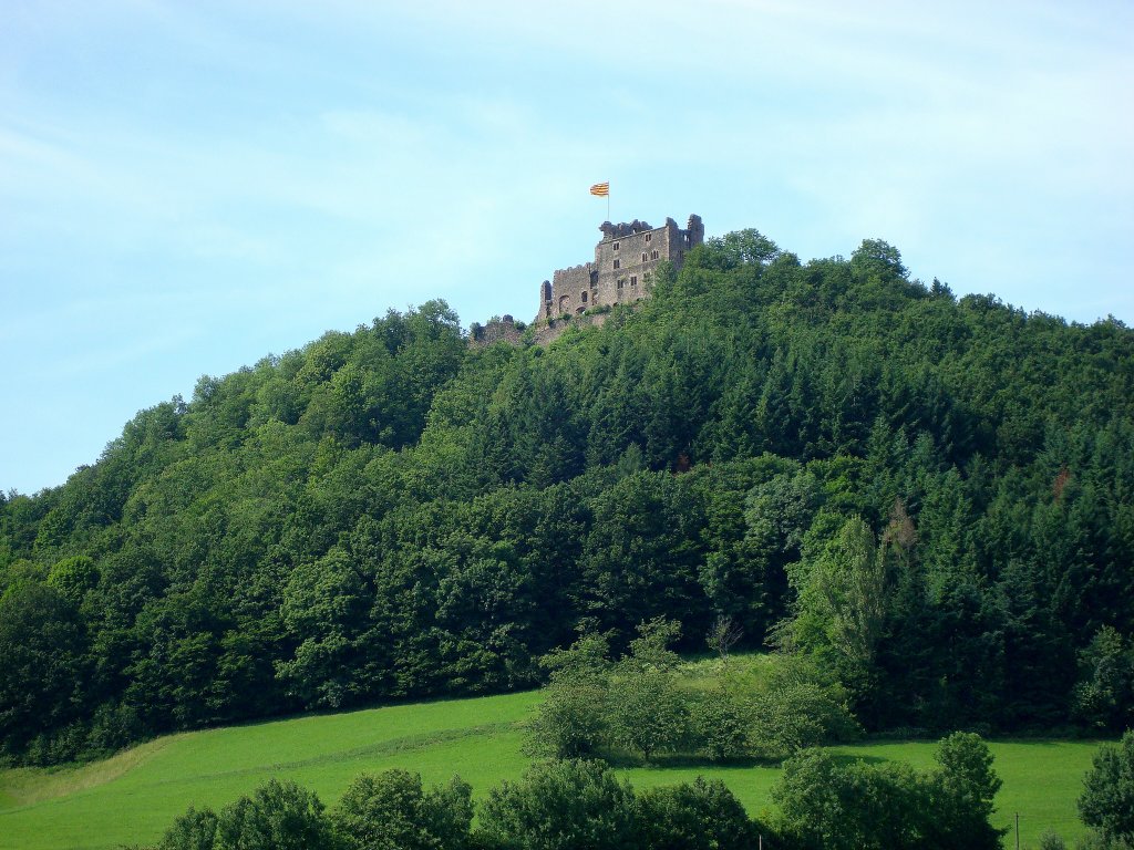 Burgruine Hohengeroldseck, auf dem 525m hohen Schnberg im Schwarzwald,
erbaut um 1250,die Geroldsecker waren neben den Zhringern das strkste Adelgeschlecht in der Ortenau,
Juni 2010