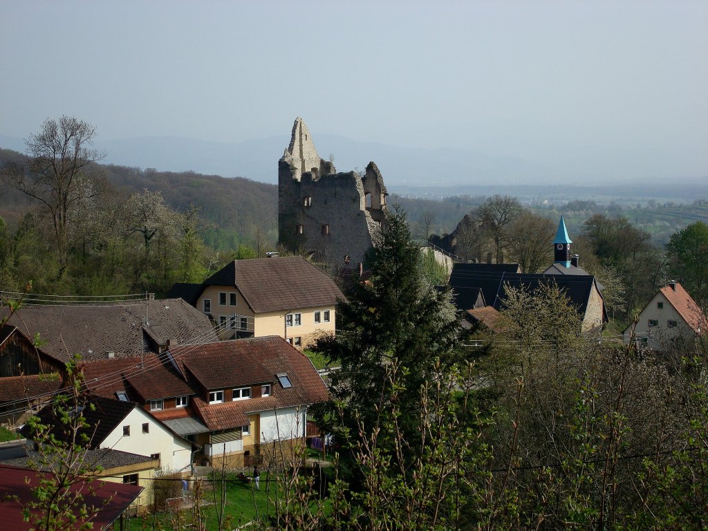 Burgruine Landeck, der Bau der Burg datiert um 1269, April 2010