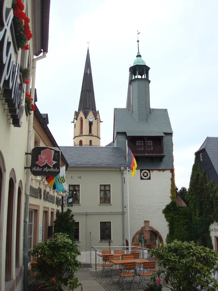 Burgstdt in Sachsen,
Blick vom Markt zum Stadttor und Kirchturm,
Okt.2009