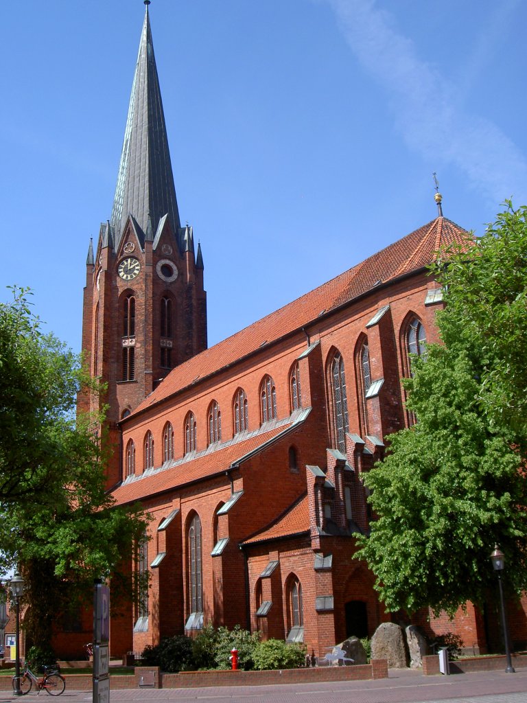 Buxtehude, Ev. St. Petri Kirche, erbaut Ende des 13. Jahrhundert, Turm erbaut von 1898 bis 1899 durch Architekt Carl Ludwig Wimmel (09.05.2011)