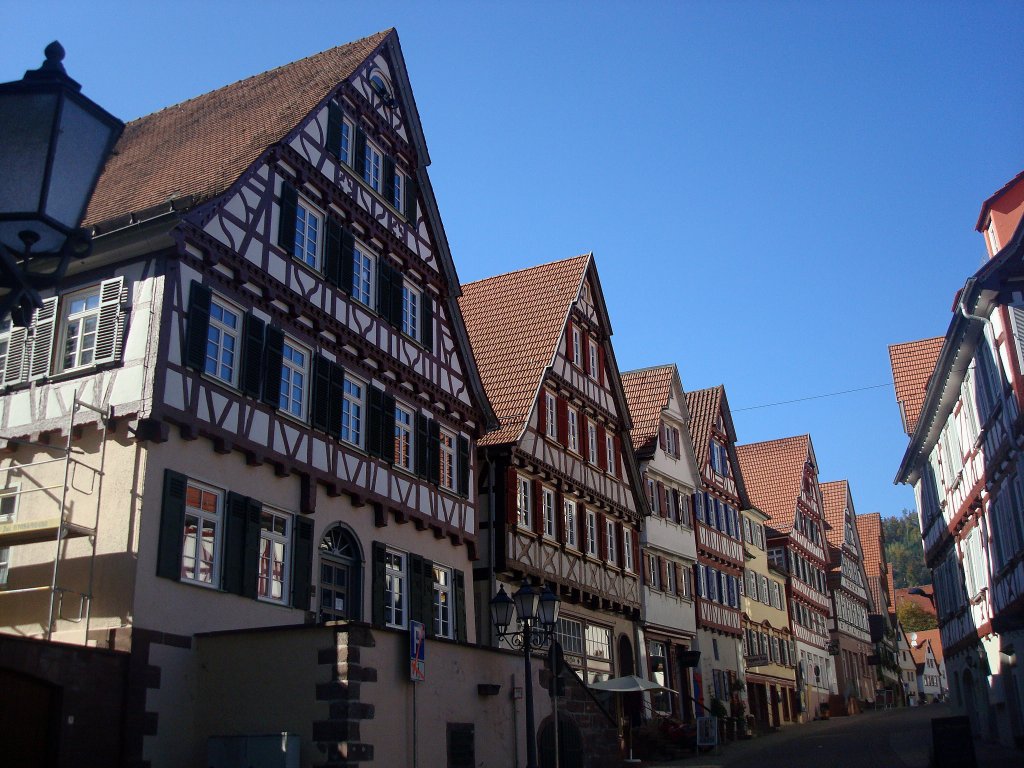 Calw im Nordschwarzwald, schnes Fachwerk in der Altburger Strae, Okt.2010